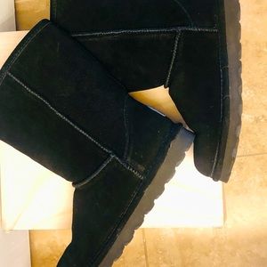 Women's BEARPAW BOOTS- 8.0